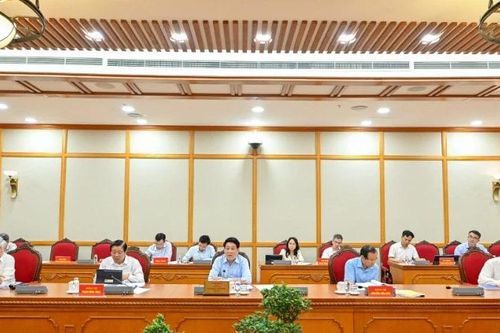 Bộ Chính trị cho ý kiến về công tác chuẩn bị đại hội đảng bộ tỉnh Cao Bằng và thành phố Huế