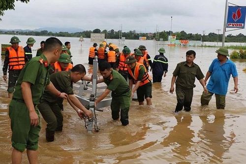 Mưa lũ lịch sử, nhiều xã ở Thanh Hóa vẫn bị chia cắt