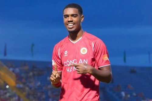 Hàng thủ lỏng lẻo, Hà Nội FC gục ngã trong trận derby thủ đô