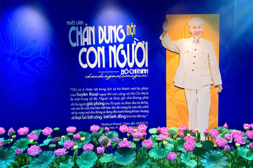 Trưng bày hơn 300 tư liệu và hình ảnh chuyên đề 'Hồ Chí Minh – Chân dung một con Người'