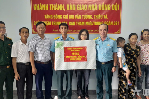 Trung đoàn 591 bàn giao hai 'Nhà đồng đội'