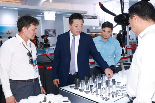 Đưa ngành hàng không đến gần hơn với công chúng