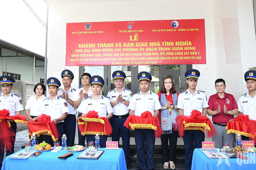 Vùng Cảnh sát biển 2, bàn giao 2 nhà tình nghĩa