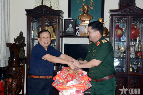Thượng tướng Nguyễn Hồng Thái thăm, tri ân các đồng chí nguyên Thứ trưởng Bộ Quốc phòng