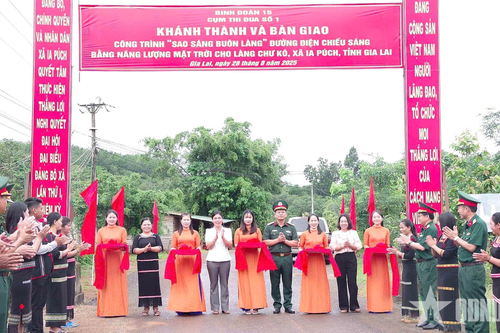 Binh đoàn 15: Khánh thành công trình 'Sao sáng buôn làng' tặng nhân dân làng Chư Kó