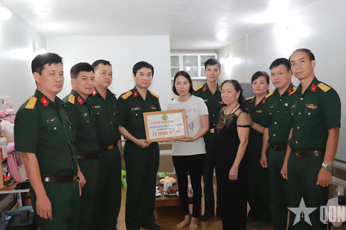 Cục Quân nhu thăm, tặng quà các gia đình quân nhân có hoàn cảnh khó khăn