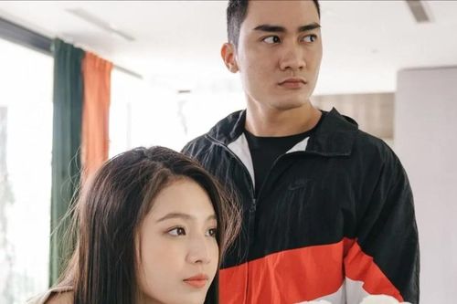 'Phản diện' Mưa đỏ sánh đôi 'Út Trong' Đất rừng phương Nam