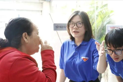 'Biệt đội hỗ trợ số phường Bến Thành' giúp người dân tiếp cận dịch vụ công trực tuyến