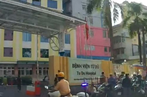 360 giây cứu sống thai phụ băng huyết kẹt xe giờ cao điểm