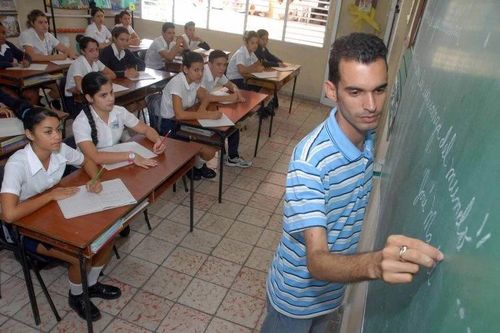 Thiếu giáo viên trầm trọng, Cuba loay hoay trước thềm năm học mới