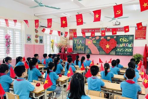 Học sinh Phú Thọ vui tươi tựu trường, sẵn sàng cho năm học mới 2025 - 2026