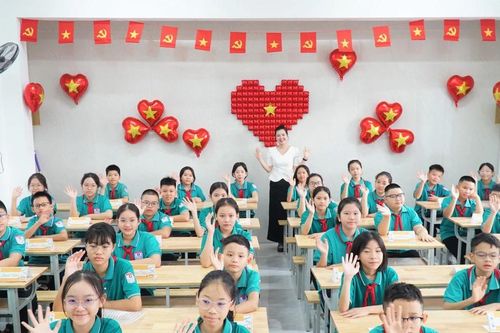 Học sinh Nghệ An nô nức tựu trường sau bão