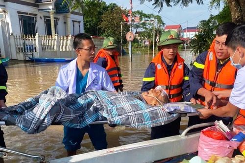 Cục CSGT khẩn trương ứng cứu người dân vùng lũ tại Thanh Hóa