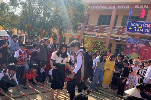 Giáo dục bản sắc văn hóa dân tộc thông qua môn Giáo dục địa phương