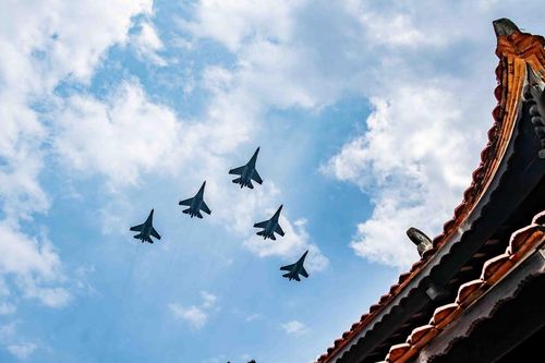 Tiêm kích, chiến đấu cơ nhào lộn giữa Ba Đình