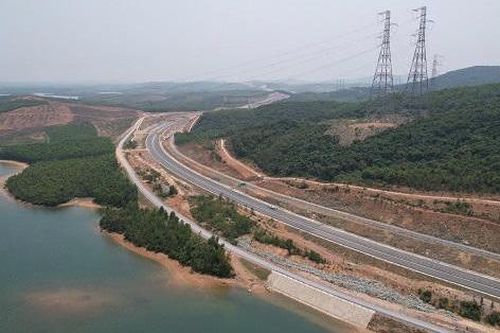Thông xe toàn tuyến cao tốc Vũng Áng - Bùng, rút ngắn hành trình Bắc Trung Bộ