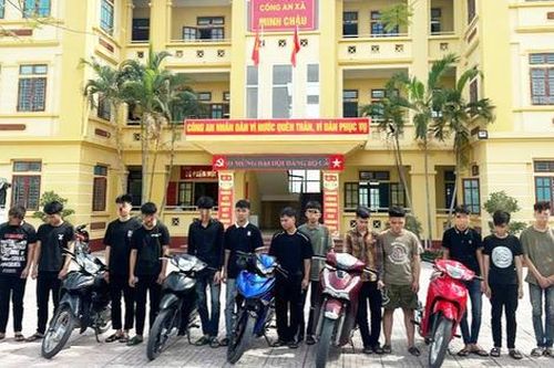 Khởi tố 11 thanh niên 'chốt kèo' trên mạng, mang bình xịt hơi cay, tuýp sắt ra đường 'giải quyết' mâu thuẫn
