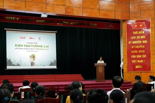 J&T Express hưởng ứng phong trào trồng cây lan tỏa tinh thần xanh