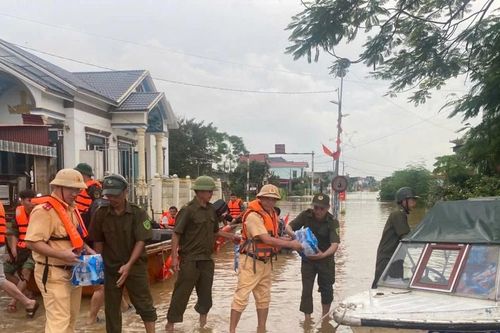 Thủy Đoàn I ứng cứu người dân vùng lũ tại Thanh Hóa
