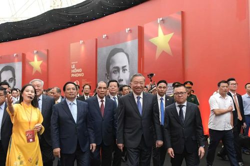 Tổng Bí thư, Thủ tướng thăm các phân khu và gian hàng Triển lãm thành tựu 80 năm của đất nước