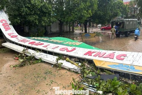 'Phố biển' Cửa Lò thiệt hại nặng nề sau bão