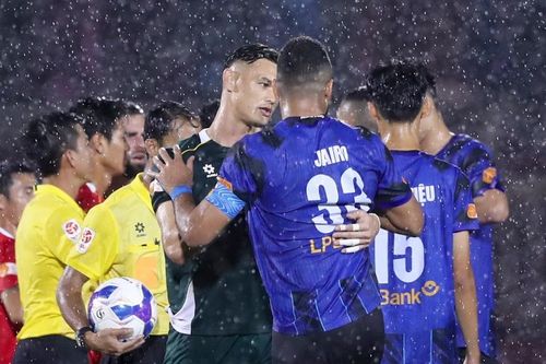 Patrik Lê Giang can ngăn ngoại binh HAGL sau trận