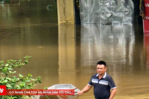 Người dân 'rốn lũ' Kim Tân nín thở chờ nước rút