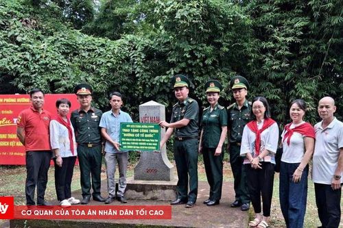 Ấm tình quân dân nơi biên giới Hướng Phùng
