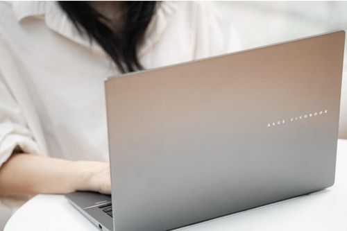 Mẫu laptop mỏng nhẹ, hỗ trợ học tập thông minh cho học sinh, sinh viên