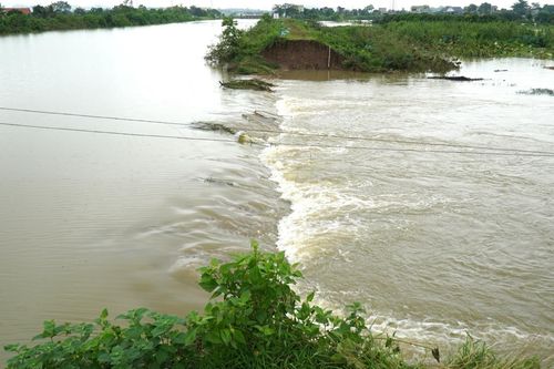 Vỡ kênh ở Thanh Hóa