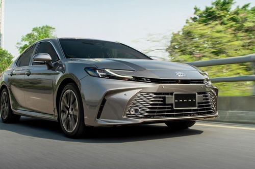 Loạt xe Toyota bất ngờ tăng giá, hãng lên tiếng giải thích