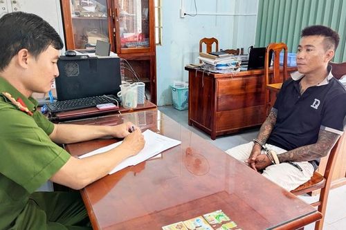 Khởi tố, bắt tạm giam đối tượng 'Mua bán trái phép chất ma túy'