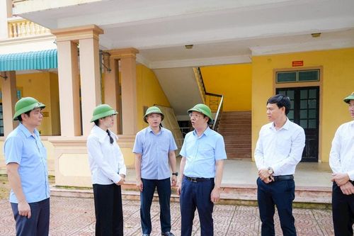 Phó Chủ tịch Thường trực UBND tỉnh Bùi Thanh An kiểm tra công tác khắc phục thiệt hại do bão số 5 tại xã Yên Thành và xã Đông Thành