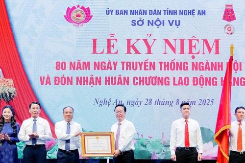 Ngành Nội vụ Nghệ An kỷ niệm 80 năm ngày truyền thống và đón nhận Huân chương Lao động hạng Nhất