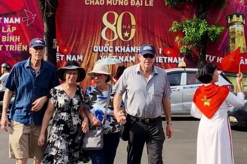 Du khách ấn tượng về sự gắn kết cộng đồng, niềm tự hào của người Việt Nam