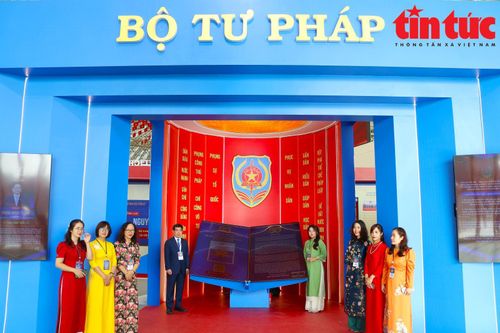 Ấn tượng gian triển lãm của ngành tư pháp và các cơ quan bảo vệ pháp luật