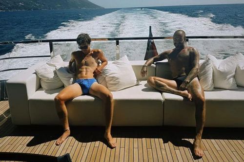 Bức ảnh gây sốt của cha con David Beckham