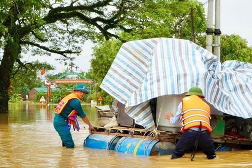 Nghệ An: Nước lũ lên cao, di dời gần 300 hộ dân đến nơi an toàn
