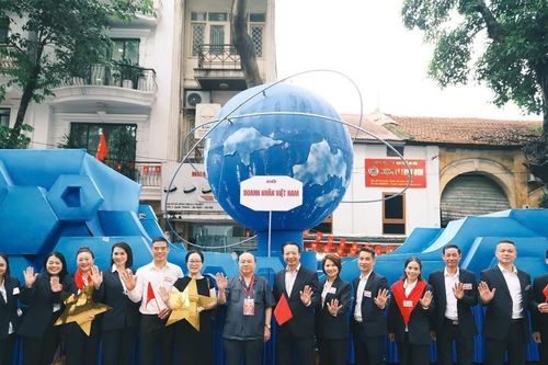 Khối Doanh nhân Việt Nam vượt mưa bão cùng các lực lượng Sơ duyệt A80