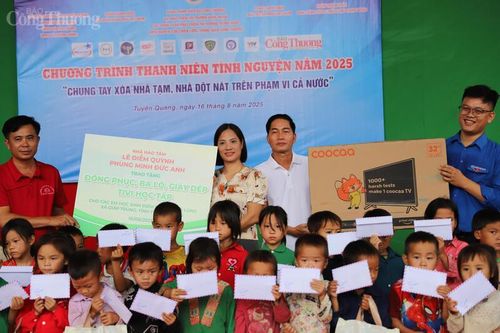 Biểu dương thanh niên Báo Công Thương chung tay xóa nhà tạm, dột nát