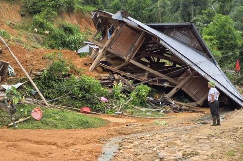 Thanh Hóa: Lũ tràn về bất ngờ, quét tan hoang bản Chiềng