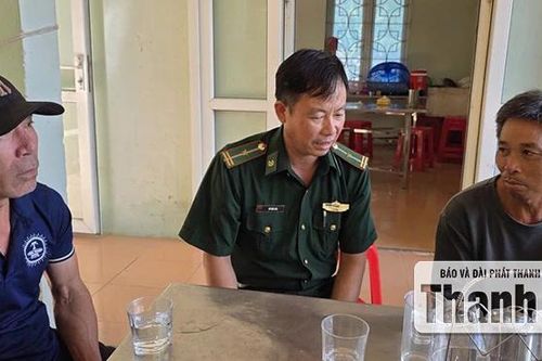 Kịp thời cứu hộ 3 ngư dân bị lật bè mảng