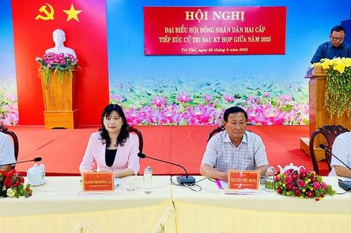 Đại biểu HĐND hai cấp tiếp xúc cử tri xã Tri Tôn