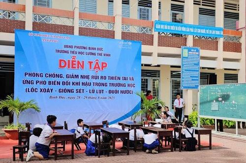 Diễn tập phòng, chống thiên tai trong trường học