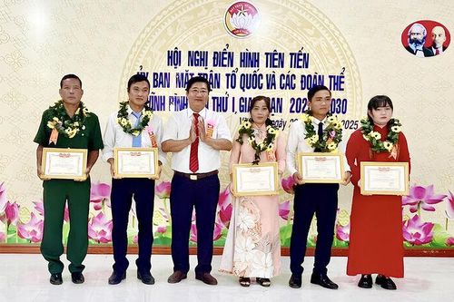 Vĩnh Bình khen thưởng 5 tập thể, 10 cá nhân điển hình tiên tiến