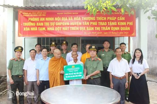 Đồng hành giữ an ninh trật tự vùng đồng bào có đạo
