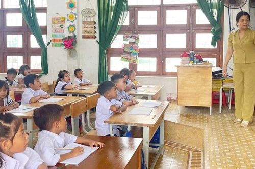 Giúp trẻ em dân tộc thiểu số tự tin vào lớp 1