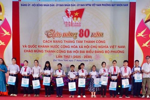 Gia Lai: Tiếp sức học sinh khó khăn trước thềm năm học mới
