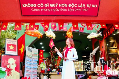 Giới trẻ hào hứng check-in mừng Quốc khánh 2-9