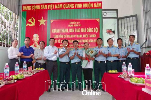 Trung đoàn 591, Sư đoàn Phòng không 377 bàn giao 'Nhà đồng đội' cho 2 quân nhân có hoàn cảnh khó khăn